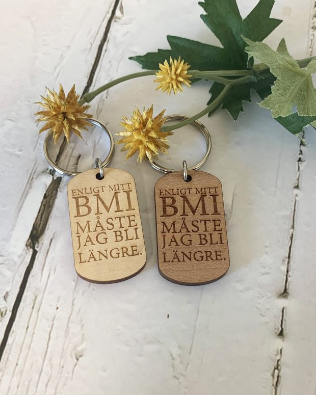 Nyckelring - Enligt mitt BMI måste jag bli längre.
