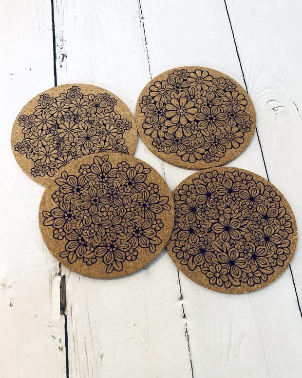 Glasunderlägg i kork - Flowermandla 4-pack - Bild 4