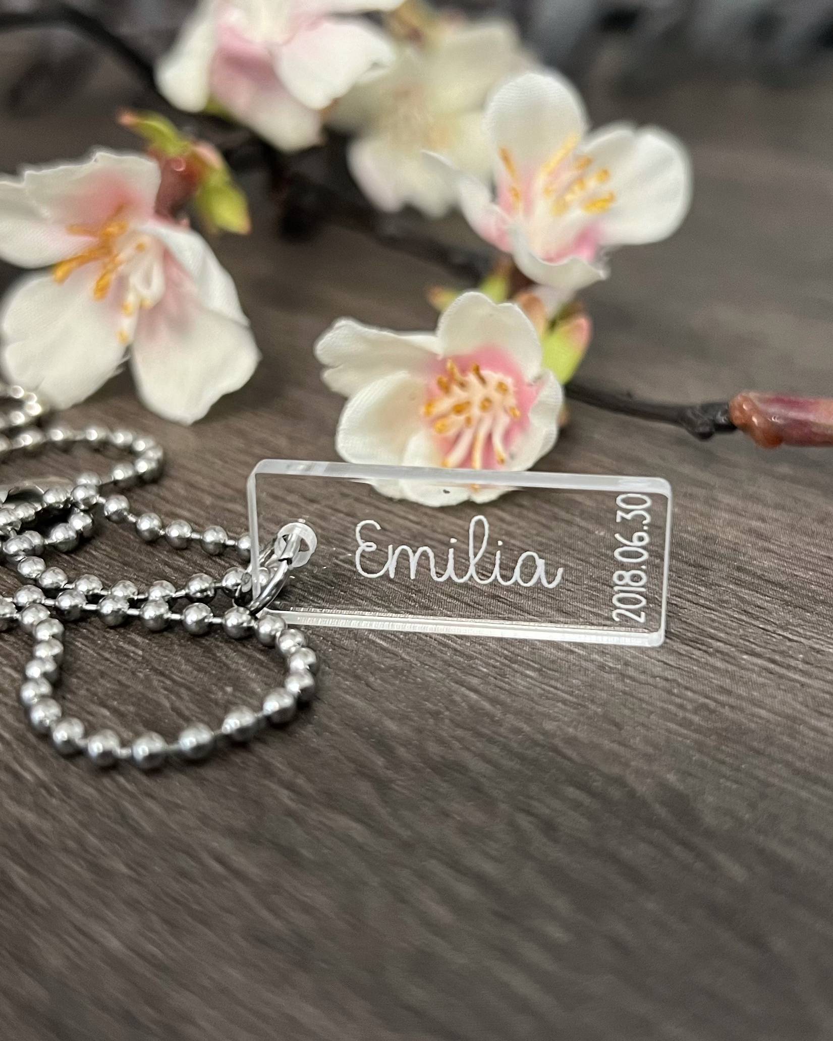 Halsband - Namnhalsband Emilia